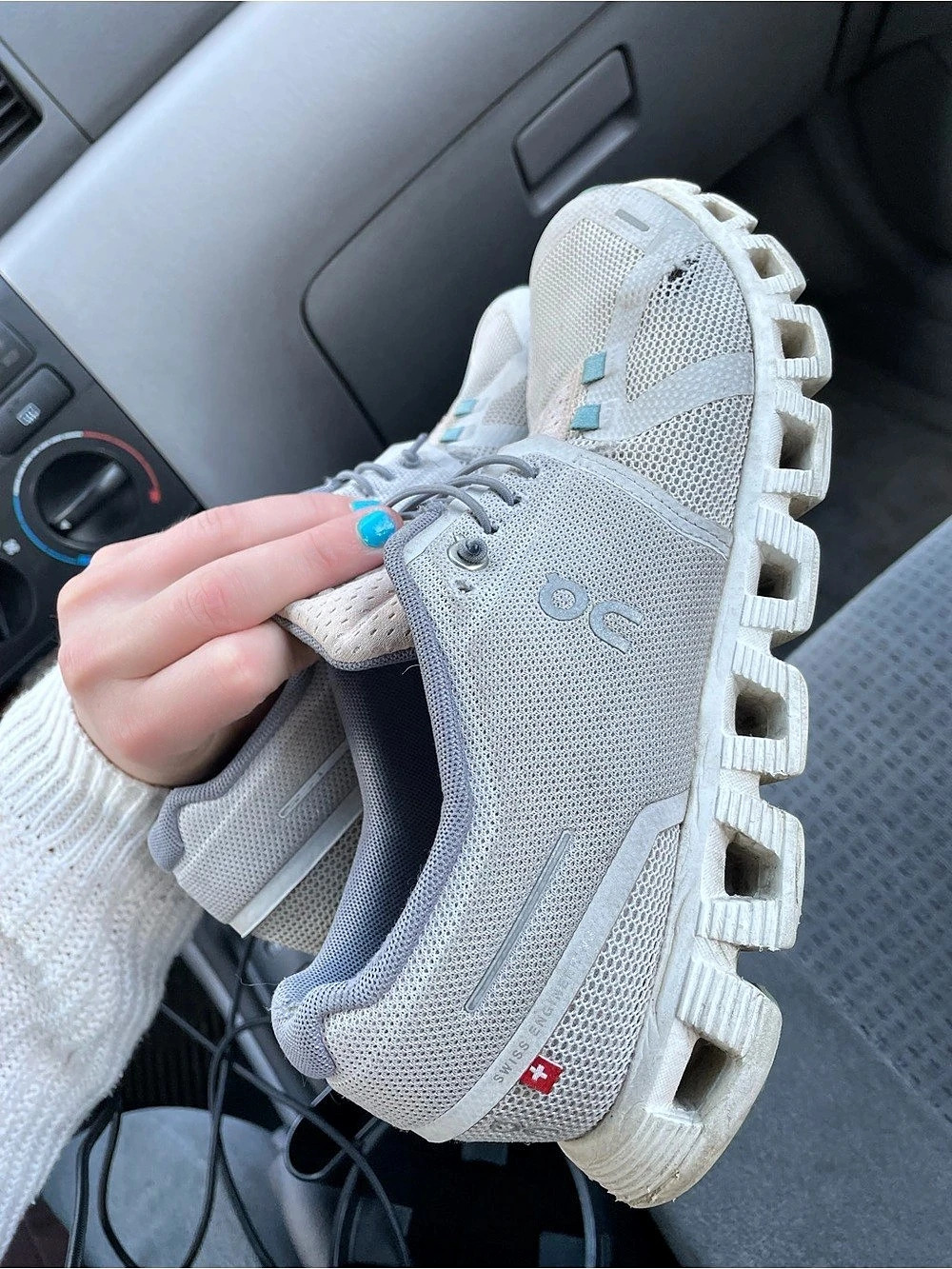 On Cloud 5 Athletic Shoes Gray & White US 9.5